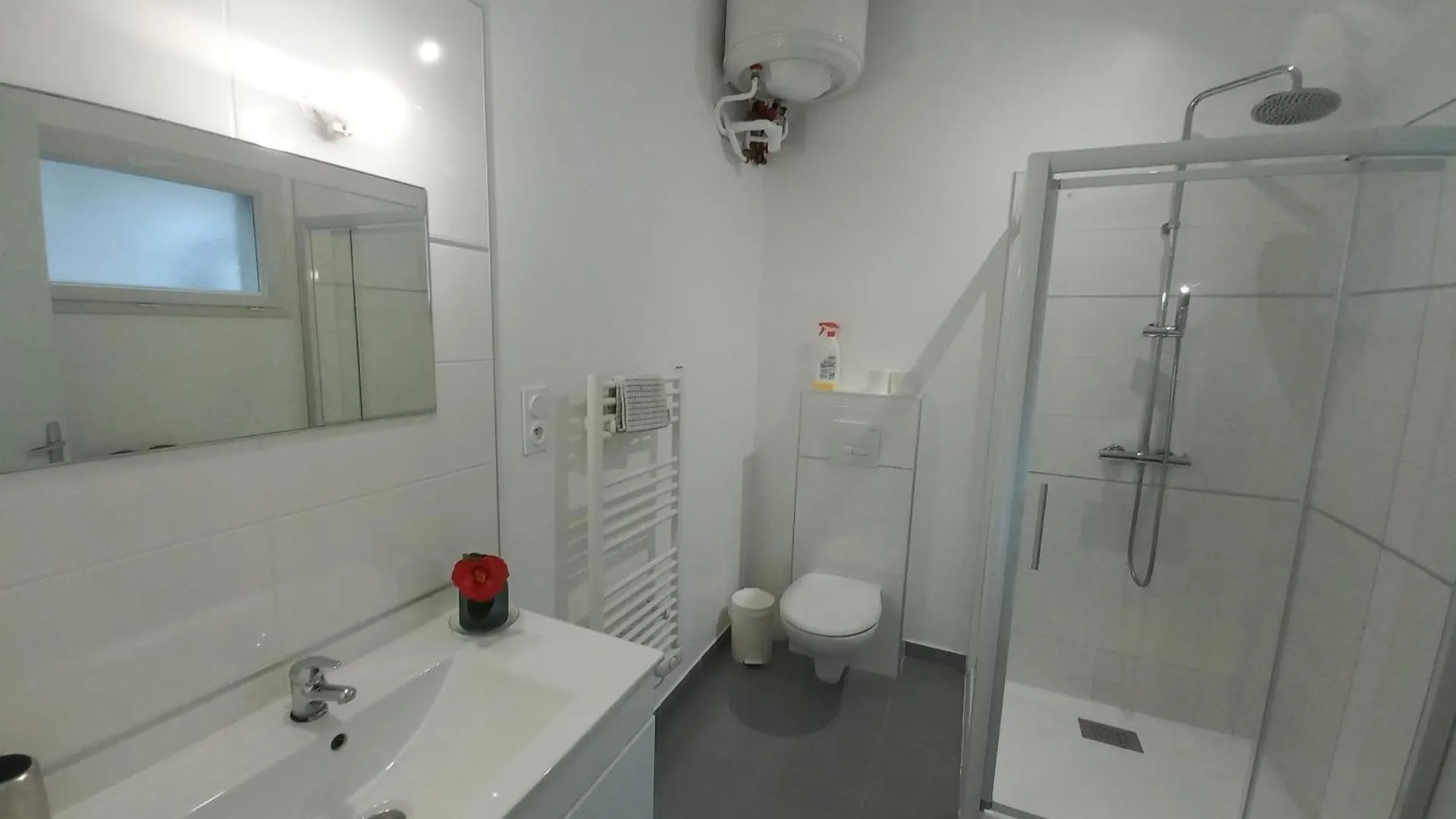 Appartement Avec Jardin Ade 0*,